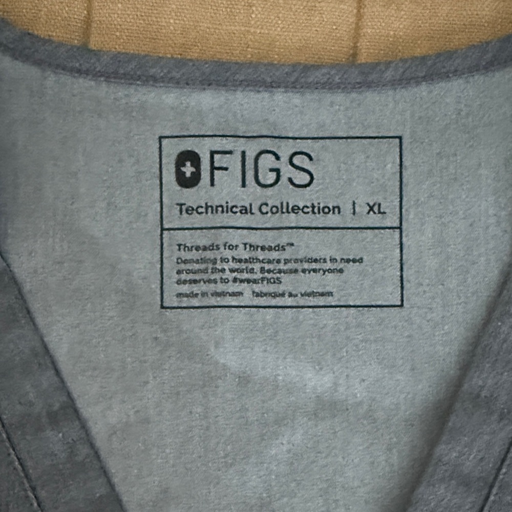 Figs Charcoal Women's Scrub Ensemble